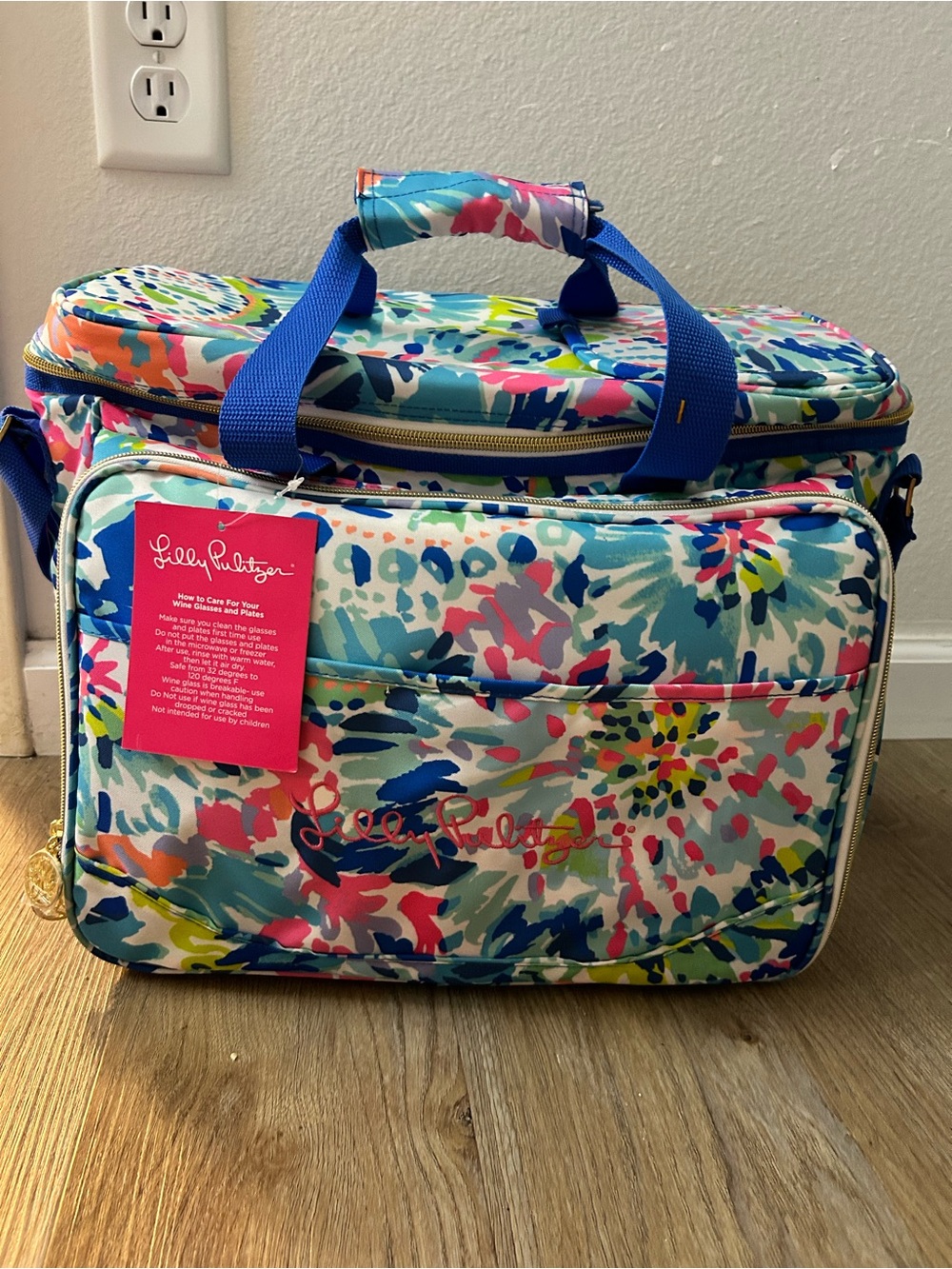 Lilly Pulitzer Multicolor Floral Insulated Cooler Tote with dishes and cups nwt - Picture 3 of 11